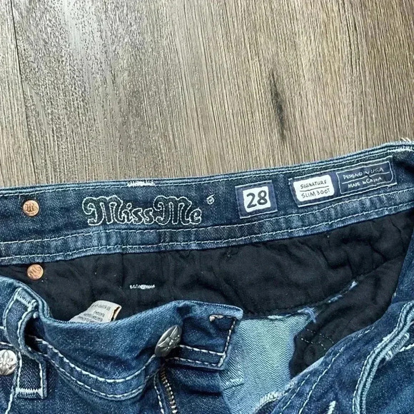 Miss Me Signature Slim Boot Size 28, Quality Jeans Beautiful Detailing - Picture 9 of 14